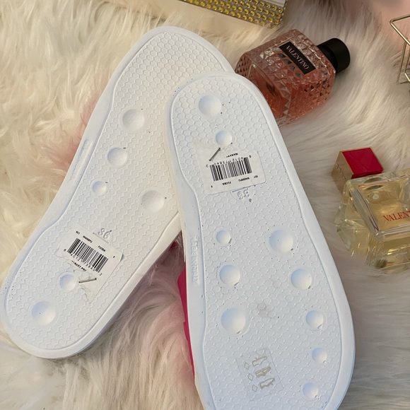 ❗️SOLD❗️Valentino slides - Picture 5 of 5